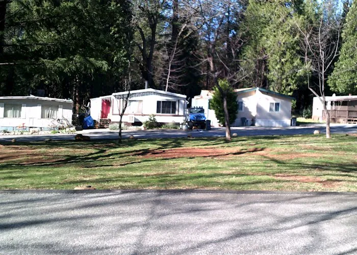 Hillcrest Mobile Home Park Picture 3