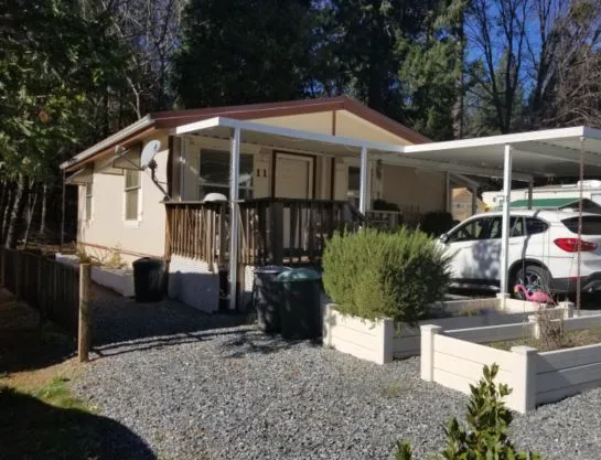 Hillcrest Mobile Home Park Picture 4