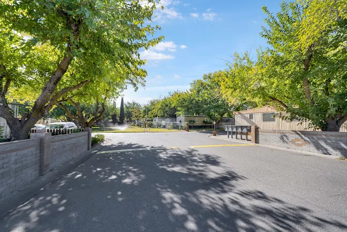 Orland Oaks Mobile Home Park Picture 5