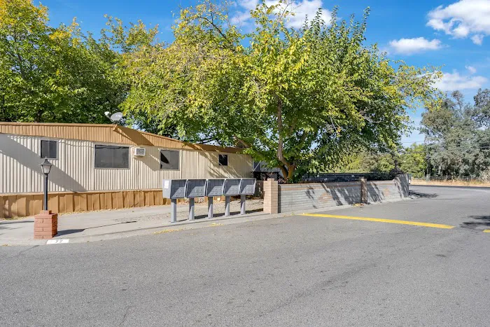 Orland Oaks Mobile Home Park Picture 4