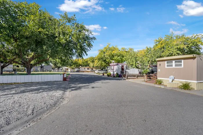 Orland Oaks Mobile Home Park Picture 6