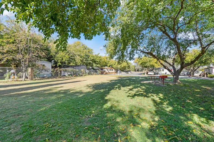 Orland Oaks Mobile Home Park Picture 8