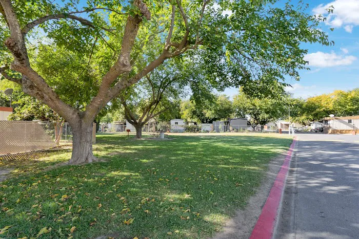 Orland Oaks Mobile Home Park Picture 7