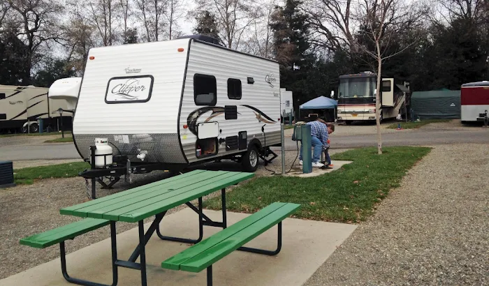 Almond Tree RV Park Picture 3