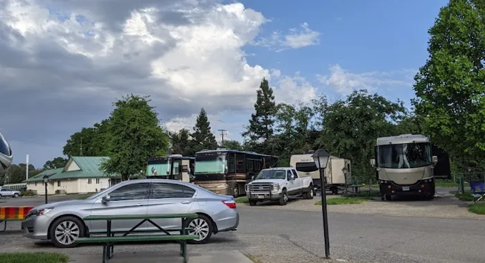 Almond Tree RV Park Picture 5