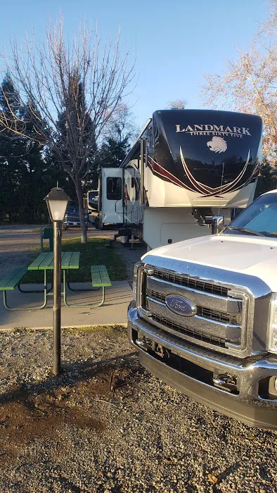 Almond Tree RV Park Picture 9