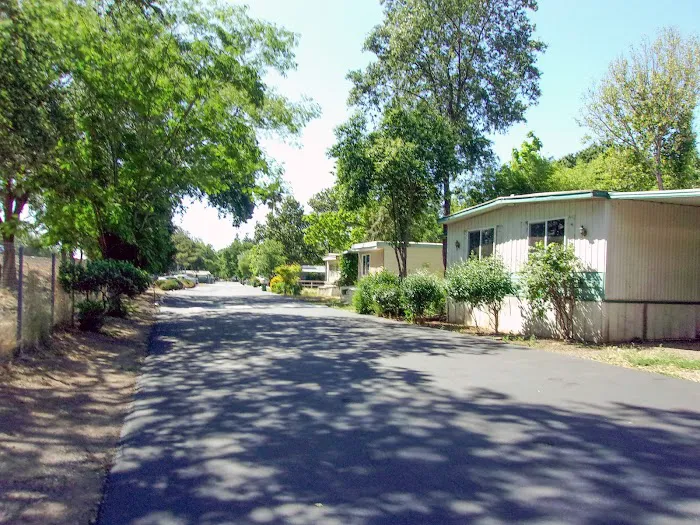 Chico Mobile Home Park Picture 5
