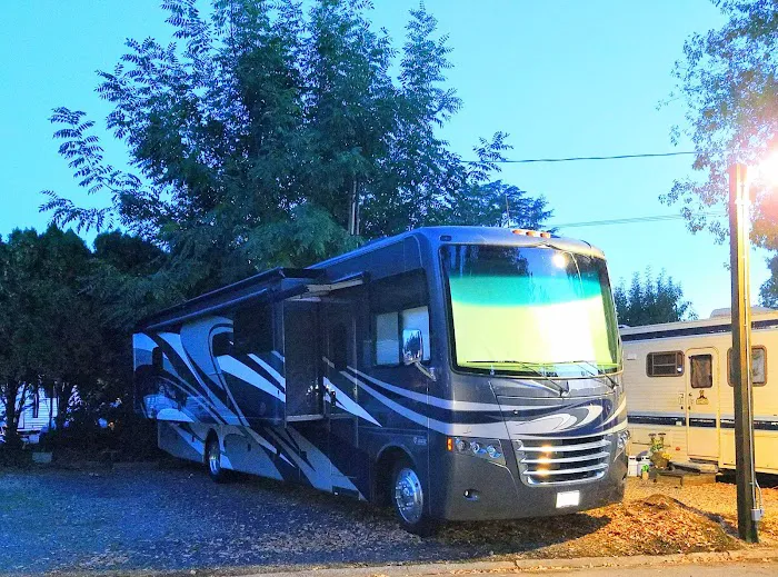 Paramount RV and Trailer Park Picture 4