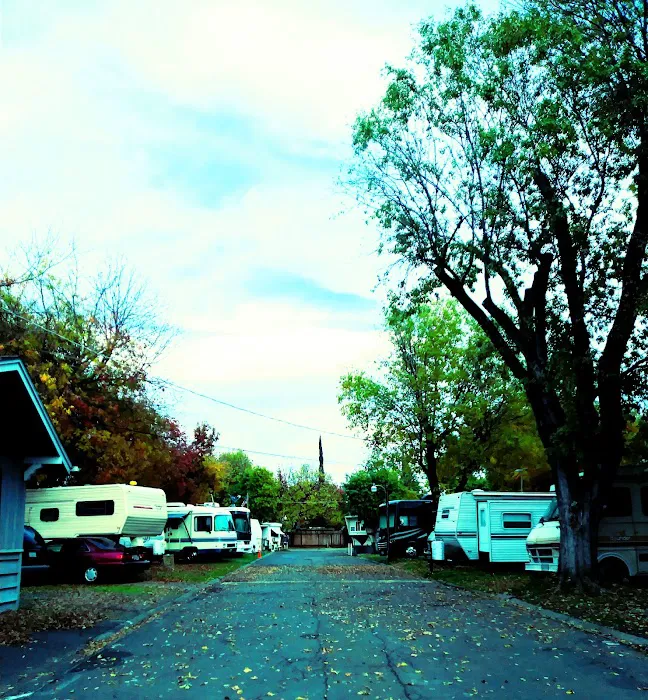 Paramount RV and Trailer Park Picture 9