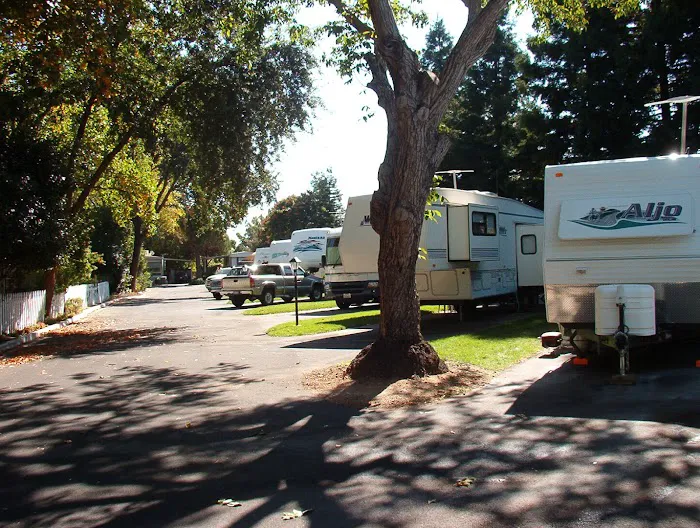 Almond Grove Mobile Home Park Picture 2