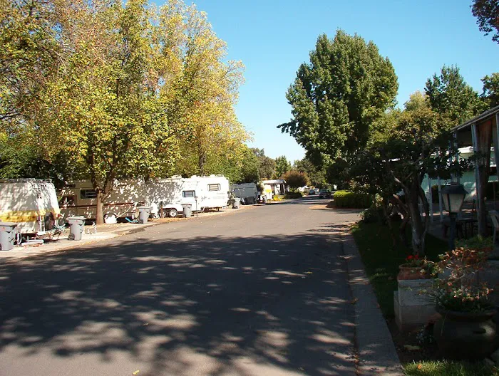Almond Grove Mobile Home Park Picture 5