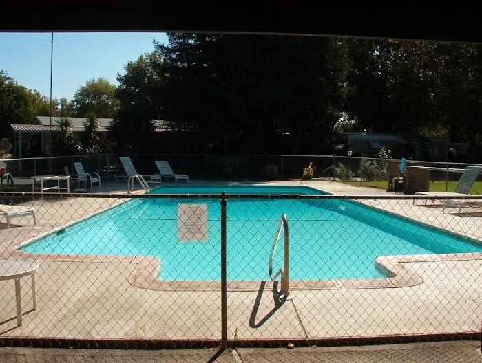 Almond Grove Mobile Home Park Picture 6