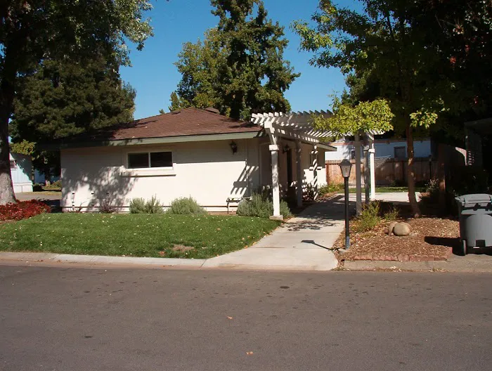 Almond Grove Mobile Home Park Picture 4