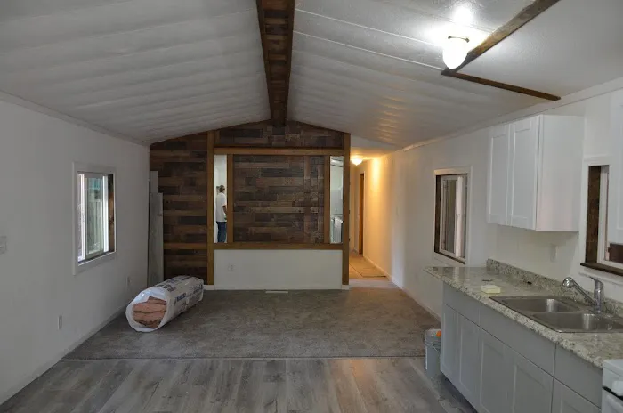 Mobile Heights Manor Picture 4