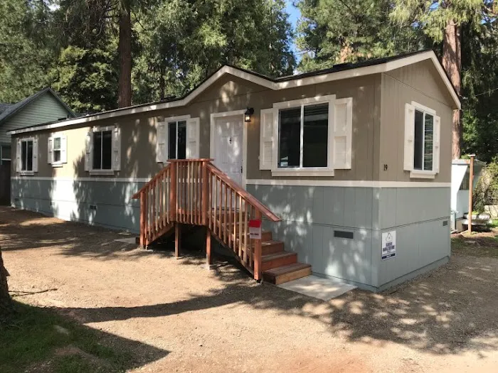 Whispering Pines Mobile Home Park Picture 3