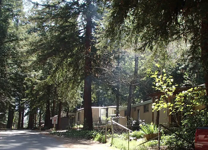 Whispering Pines Mobile Home Park Picture 2