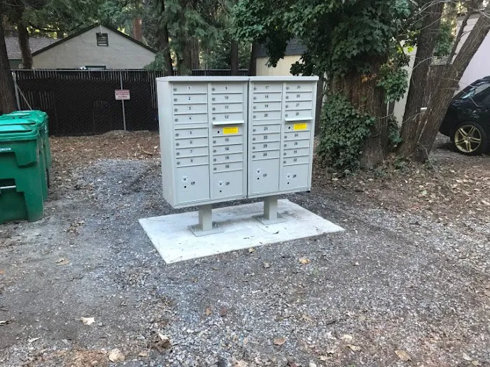 Whispering Pines Mobile Home Park Picture 4