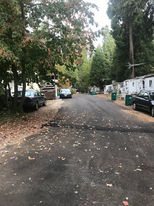 Whispering Pines Mobile Home Park Picture 5