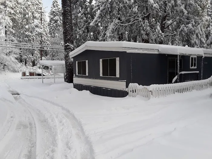 Pinecrest Mobile Home Park Picture 3