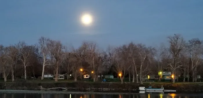 The River Lodge RV Park Picture 7