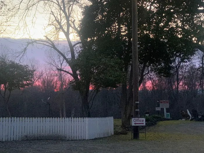 Hunters Resort: Mobile home and RV park. A Riverfront Adult Community Picture 3