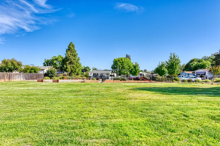 Sunset Estates Picture 9