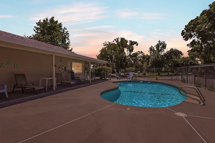 Red Bluff RV Park Picture 6