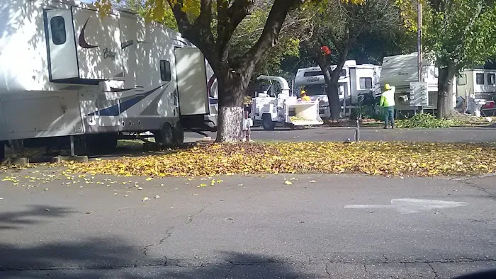 Bend Mobile Home & RV Park Picture 5