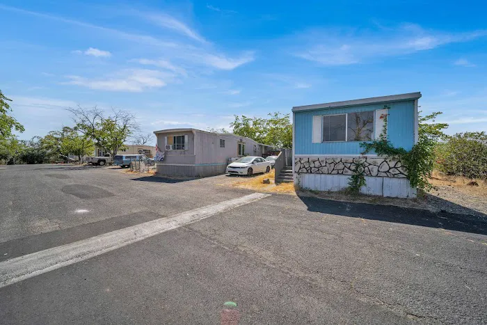 Red Hill Mobile Home Park Picture 3