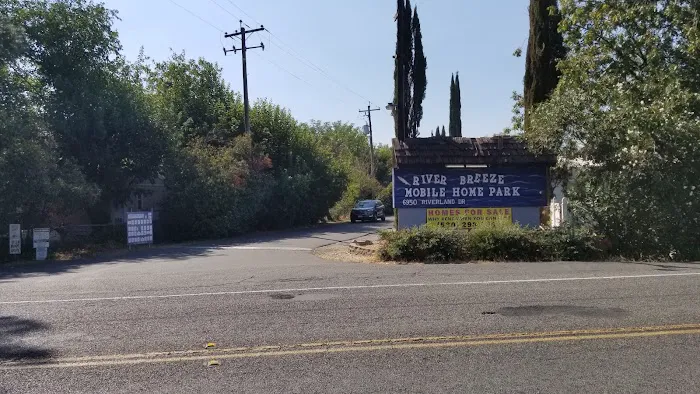 River Breeze Mobile Home Park Picture 2