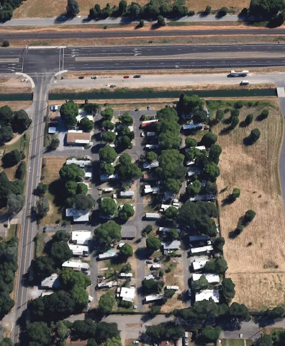 De Luxe Mobile Home Park Picture 1
