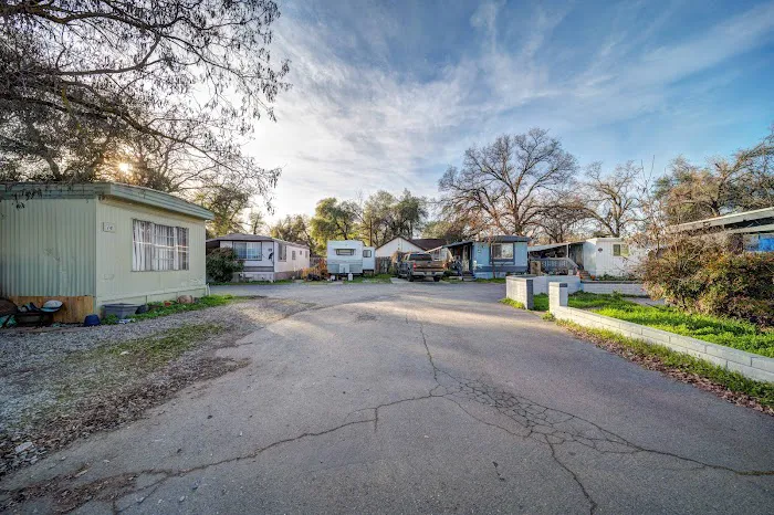 Redding Oaks Mobilehome Park Picture 3