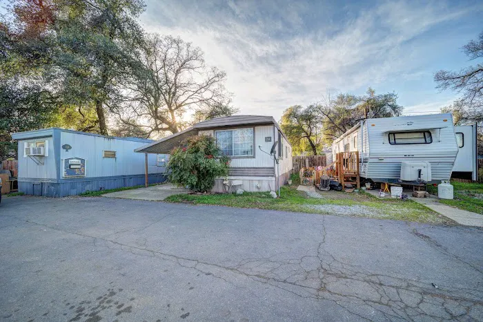 Redding Oaks Mobilehome Park Picture 1