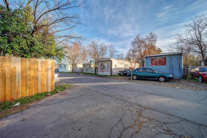 Redding Oaks Mobilehome Park Picture 8