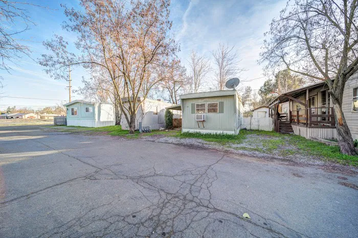 Redding Oaks Mobilehome Park Picture 5