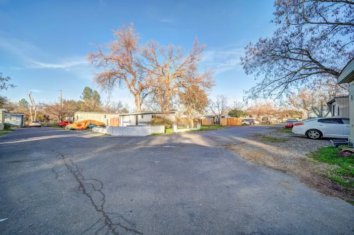 Redding Oaks Mobilehome Park Picture 10