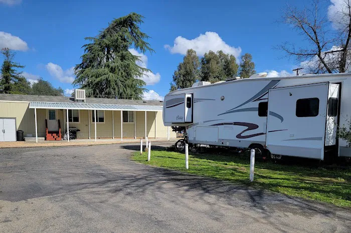 Reddingwood Mobile Home & RV Park Picture 3