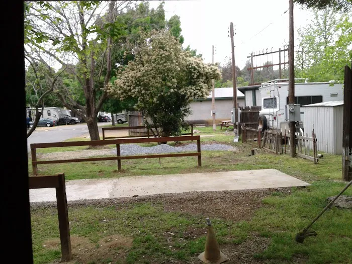 Reddingwood Mobile Home & RV Park Picture 9