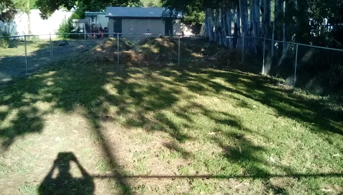 Reddingwood Mobile Home & RV Park Picture 8