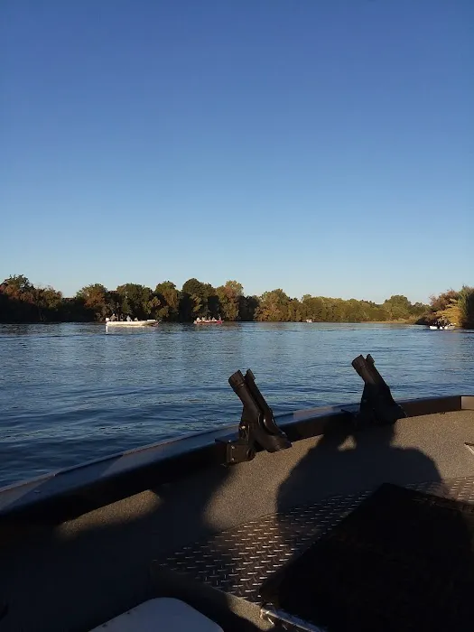 Columbia RV Park Picture 4