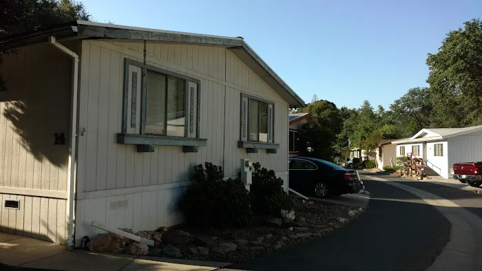 Cedar Oaks Mobile Home Park Picture 4