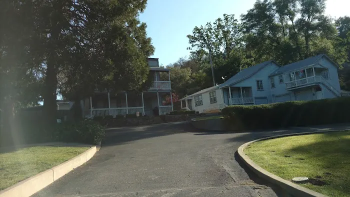Cedar Oaks Mobile Home Park Picture 9