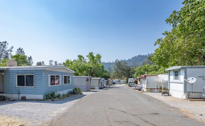 Shasta Lake Mobile Home Park Picture 5
