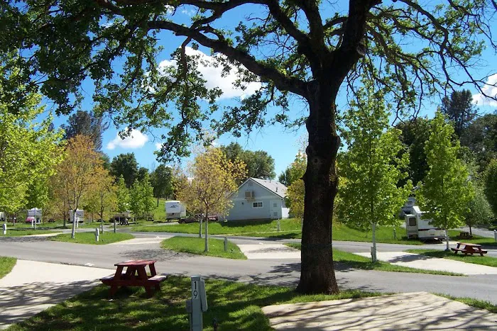 Mountain Gate RV Park and Cottages Picture 10