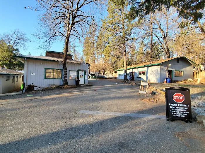 Lakeshore Villa RV Park Picture 3
