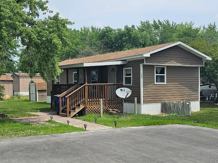 Meadowbrook Mobile Home Park Picture 5