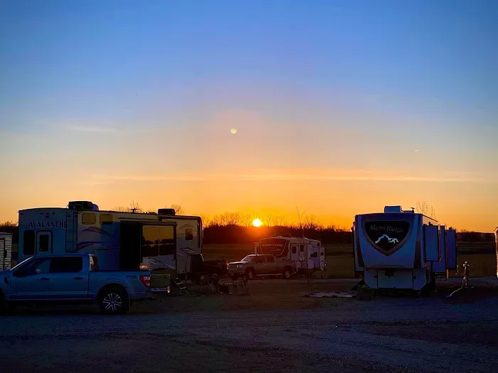 Sunset at Blue Oasis RV Park Picture 10