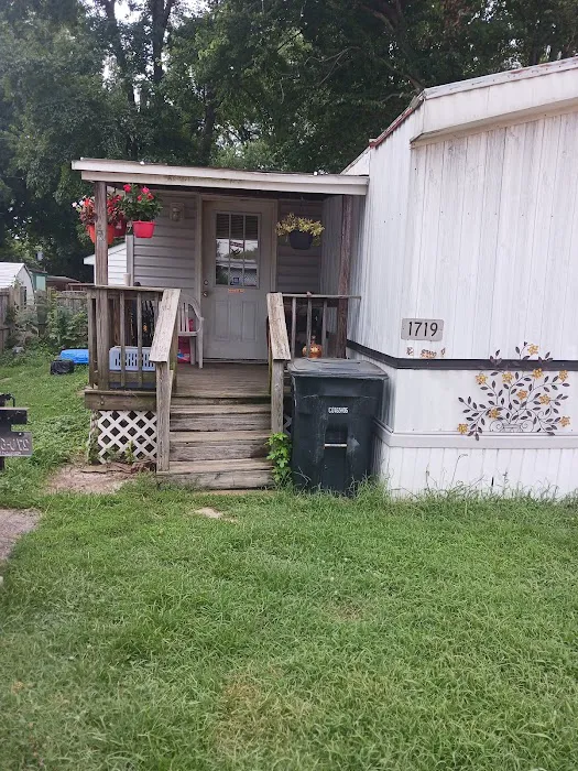 Suburban Mobile Village Picture 7