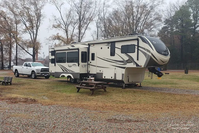 Richmond Family, Morale, Welfare and Recreation RV Camp Picture 6