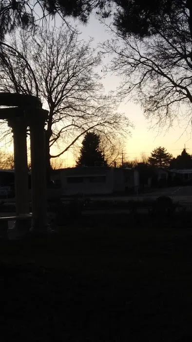 Majestic Meadows Mobile Home Park Picture 4